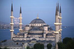 Tempat wisata religi masjid biru atau blue mosque