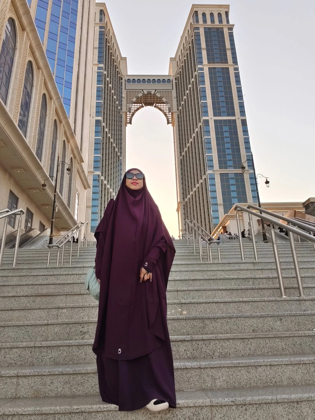 Spot foto belakang jabal Omar eskalator viral