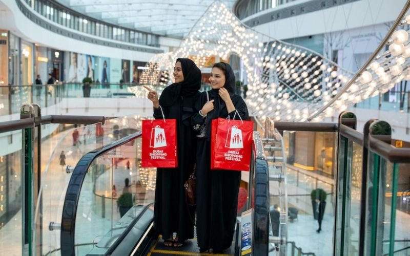 Kenali Keuntungan Umroh Transit di Uni Emirates Arab dan Qatar untuk Anda Penggemar Belanja