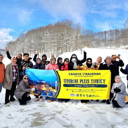 Segala Hal tentang Tour Guide Wisata : Tugas, Skill yang Dibutuhkan, Jenjang Karir, dan Cara Menjadi Tour Leader Wisata