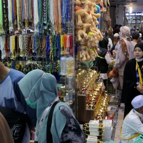 oleh-oleh haji umroh yang murah dan bermanfaat untuk keluarga dan orang-orang sekitar